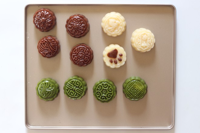 Snowy Mooncakes with Custard Filling recipe