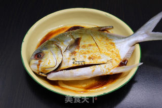 Steamed Golden Pomfret with Chopped Pepper recipe