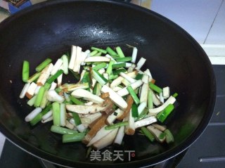 Stir-fried Garlic Sprouts with Dried Tofu recipe