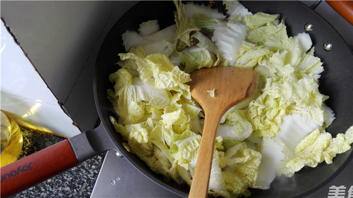 Stir-fried Chinese Cabbage with Fungus recipe