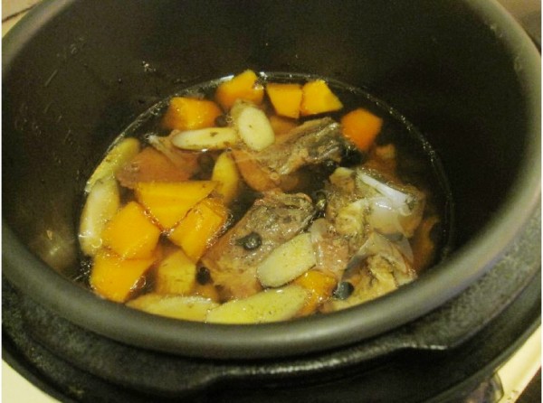 Black Bean Burdock Pork Bone Soup recipe
