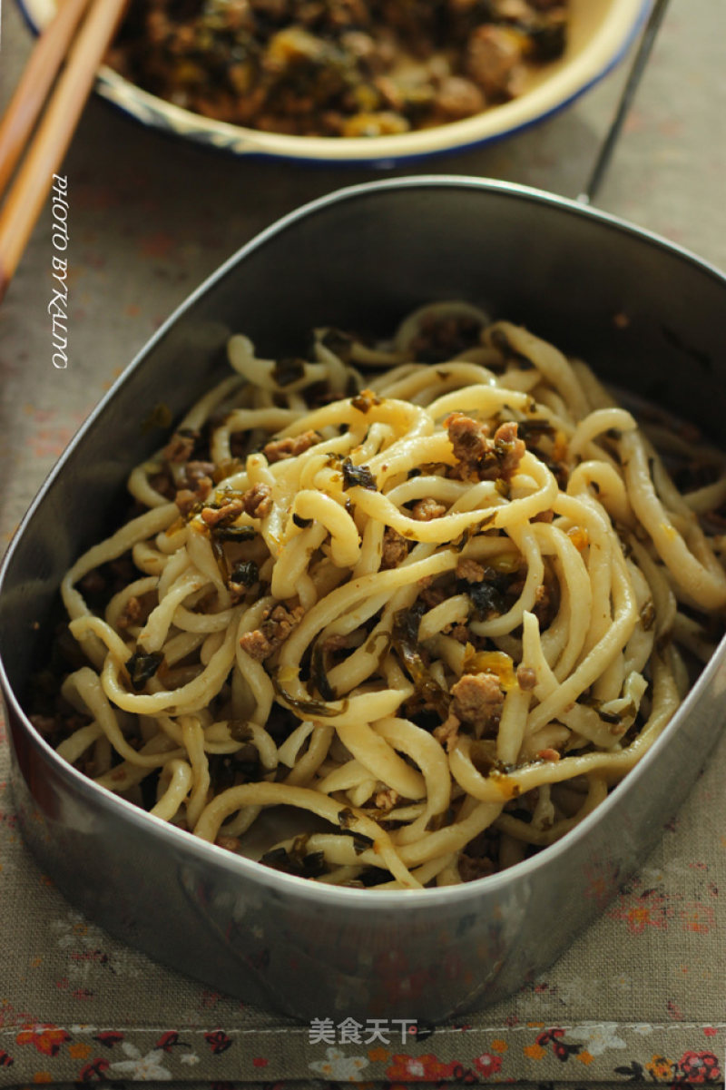 [sauerkraut and Minced Pork with Strips] Northwest Pasta Inheritance in The Kitchen recipe