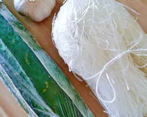 Steamed Loofah with Garlic Vermicelli recipe