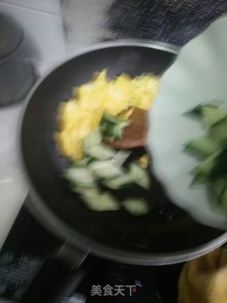 Fried Sea Cucumber with Cucumber and Egg recipe