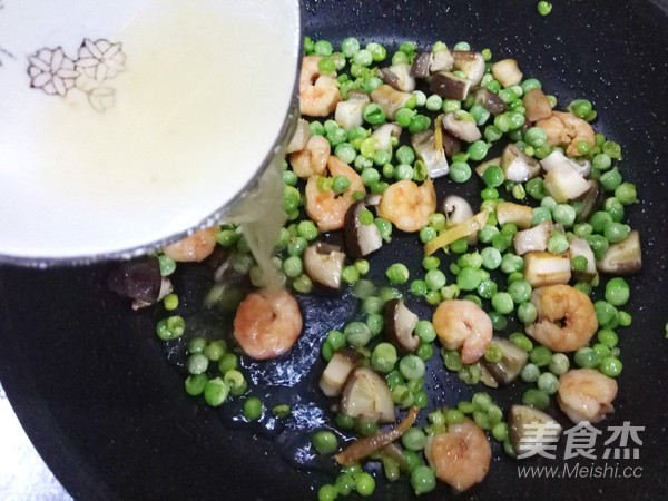 Shrimp Balls with Peas recipe