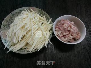 Stir-fried High Bamboo Shoots with Shredded Pork recipe