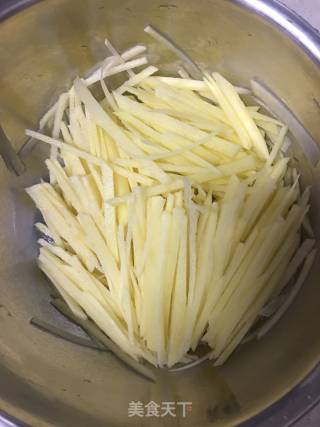 Stir-fried Potato Shreds with Pork Belly recipe