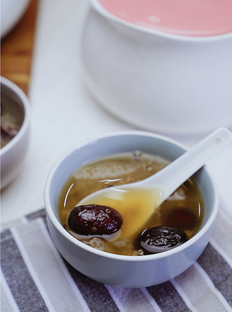 Sweet Soup with Bamboo Fungus and Red Dates