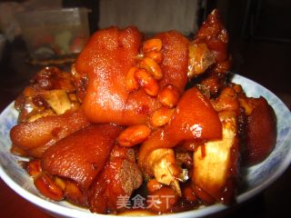 Braised Pork Knuckles with Soy Sauce recipe