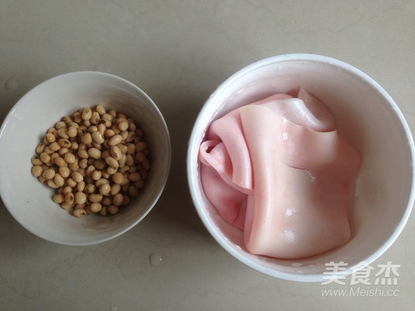 Soy Pork Skin Soup recipe