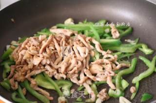 Green Pepper Shredded Pork Topped Noodles recipe