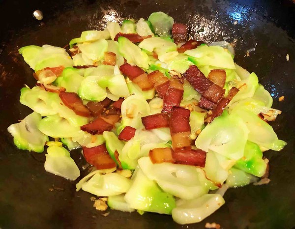 [la Jin Chun Lai] Stir-fried Bacon with Vegetables recipe