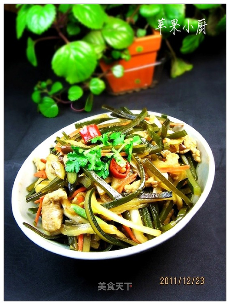 Stir-fried Kelp and Cabbage with Soy Sauce