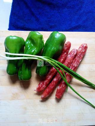 Stir-fried Sausage with Green Peppers recipe