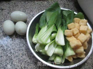 Roasted Duck Eggs with Small Oil Tofu and Green Vegetables recipe