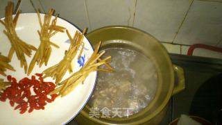 Daylily and Wolfberry Pork Ribs Soup recipe