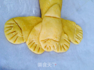 Lobster Bread with Red Bean Paste recipe