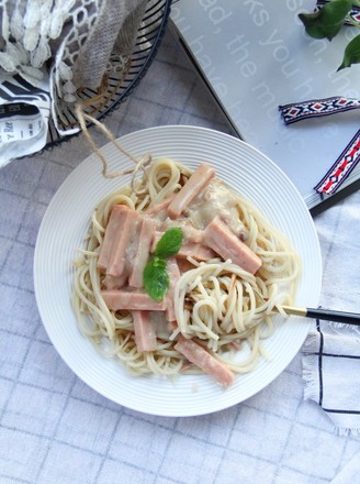 Spaghetti with Luncheon Meat and Creamy Bacon