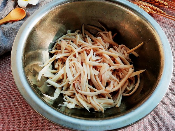 Sour and Spicy Shredded King Pleurotus recipe