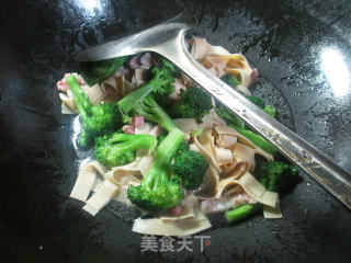 Stir-fried Broccoli with Bacon Thousand Sheets recipe
