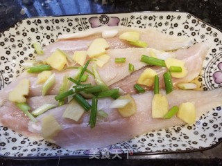 Salt-steamed Boneless Three Teeth Fish recipe