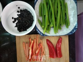 Stir-fried Tempeh with Pumpkin Vine recipe