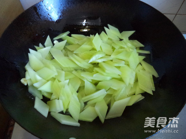 Stir-fried Fungus with Green Bamboo Shoots recipe