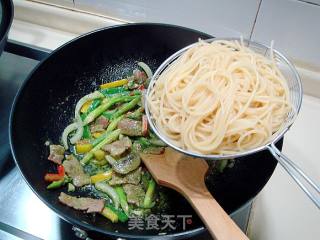 Stir-fried Pasta with Green Sauce recipe