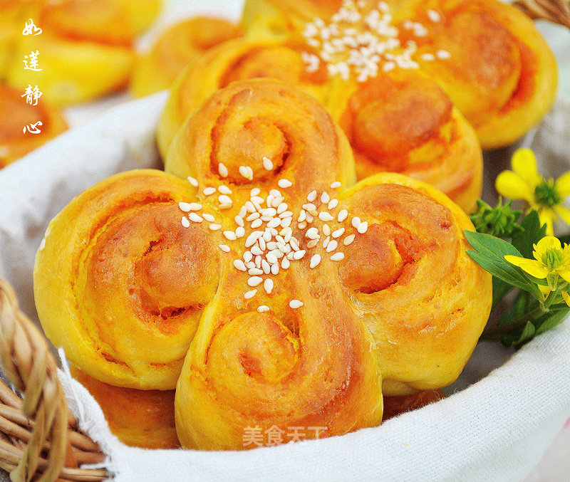 Pumpkin Flower Bread