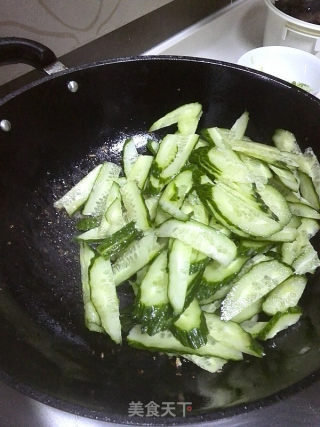 Fried Pork with Cucumber and Fungus recipe