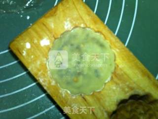 Cantonese-style Dried Fruit Five-nut Moon Cake recipe