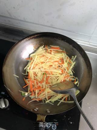 Carrot and Potato Shredded Stir-fry recipe