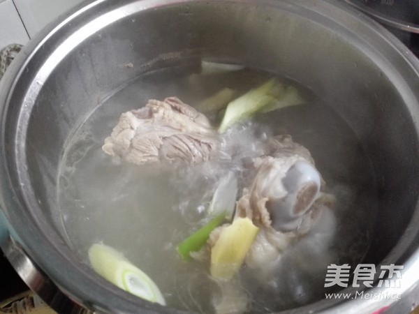 Lotus Root Big Bone Soup recipe