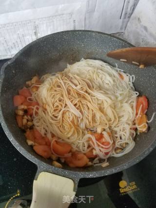 Stir-fried Noodles with Tomato, Egg and Mushroom recipe