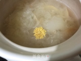 Sydney White Fungus and Wolfberry Beauty Soup recipe