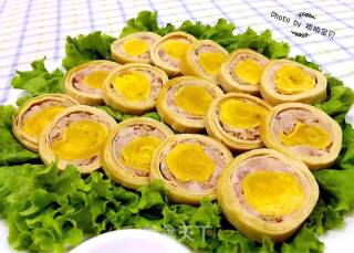 Thousands of Fresh Meat and Salted Egg Yolk Rolls recipe