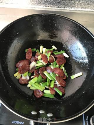 Stir-fried Sausage with Green Garlic recipe