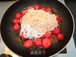 Fried Noodles with Small Tomatoes recipe