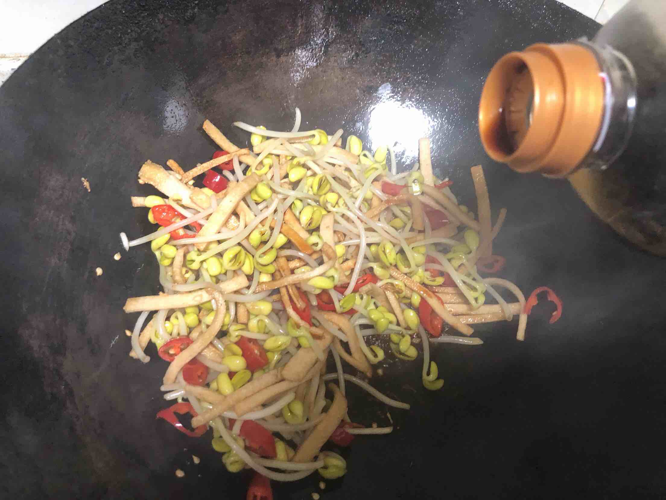 Stir-fried Dried Seeds with Chives and Bean Sprouts recipe