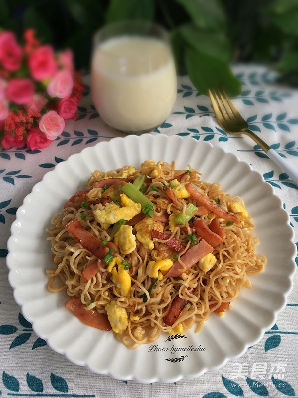 Fried Noodles with Egg and Ham recipe