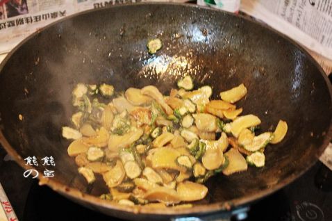 Stir-fried Dried Potatoes with Cucumber Money recipe