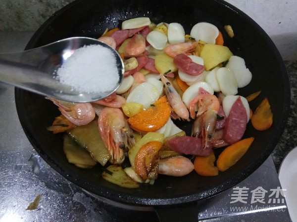 Arctic Shrimp and Sausage Rice Cake in Claypot recipe