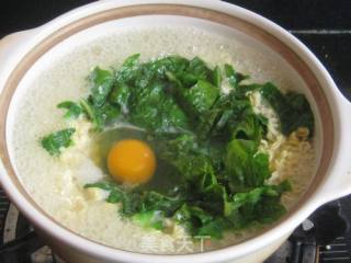 Lettuce and Egg Boiled Instant Noodles recipe