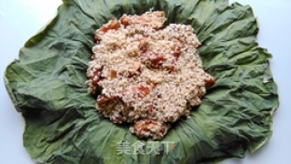 Steamed Ribs with Glutinous Rice and Lotus Leaves recipe