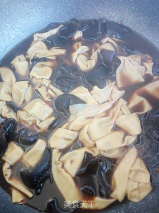 Thousands of Black Fungus Stewed recipe