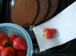 Christmas Strawberry Naked Cake recipe