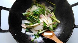 Stir-fried Bacon with Green Garlic and Bamboo Shoots recipe