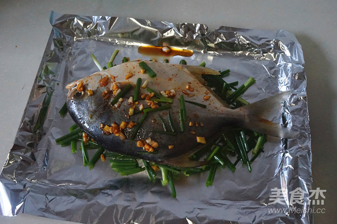 Grilled Pomfret with Scallions recipe