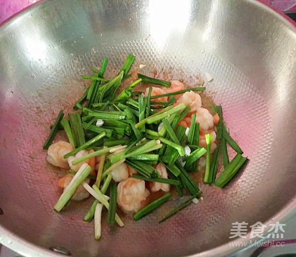 Fried Shrimp Balls with Green Garlic recipe