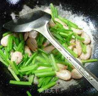 Stir-fried Shrimp with Parsley recipe